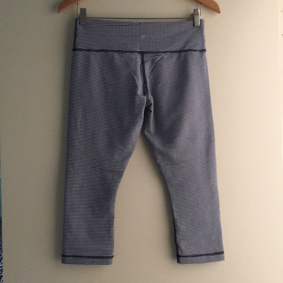 Lululemon wunder under crop size 8 - Picture 3 of 4